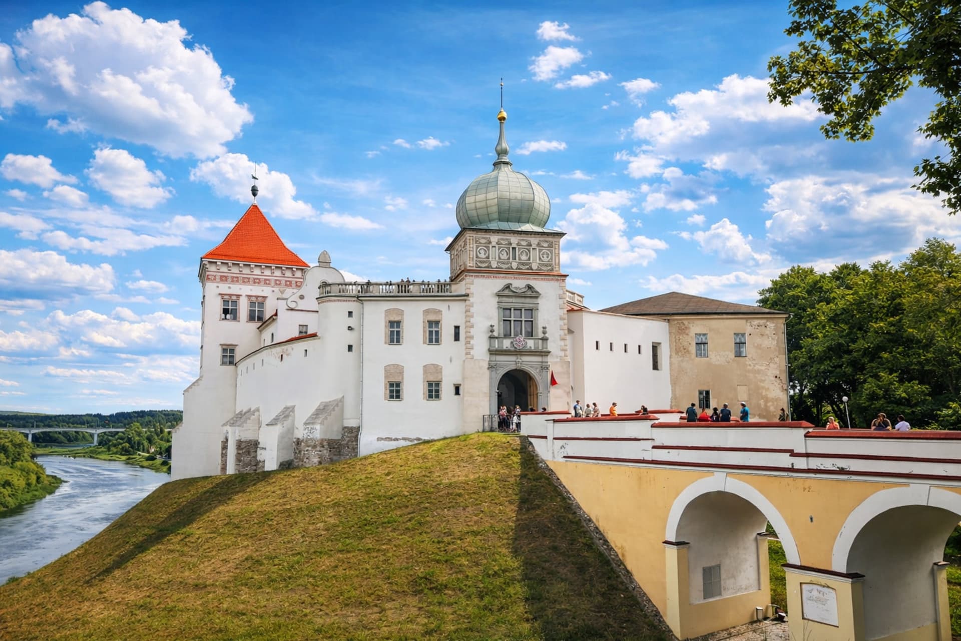 Гродно как на ладони : прогулка по улицам вековой истории