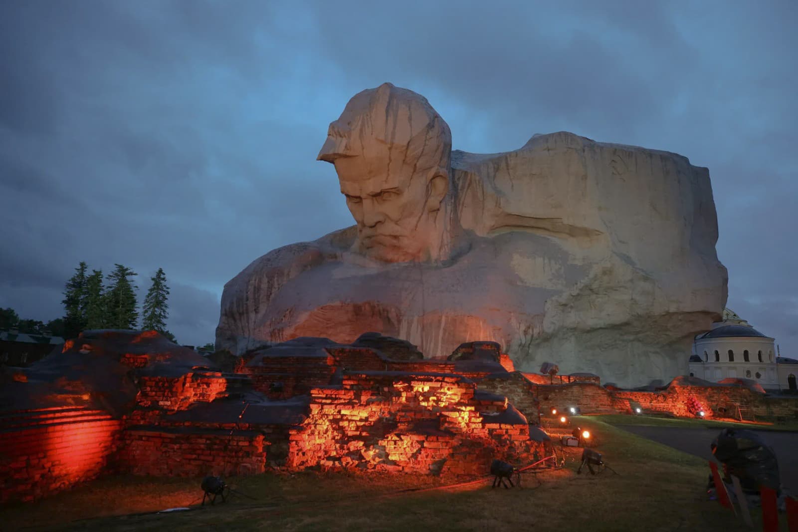 Трансфер в Брест, Брестскую крепость, Беловежскую пущу из Минска