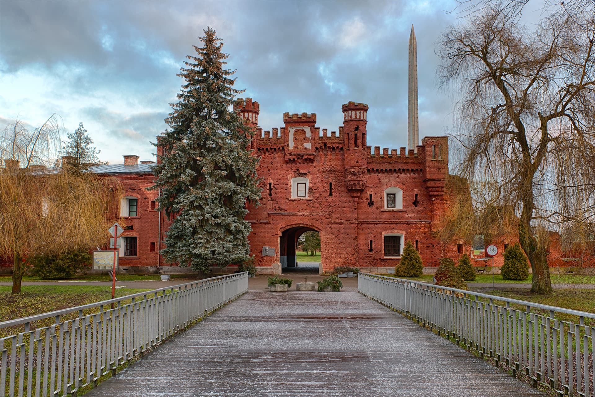 Индивидуальный однодневный трансфер: Брест, Брестская крепость и Беловежская пуща из Минска и обратно