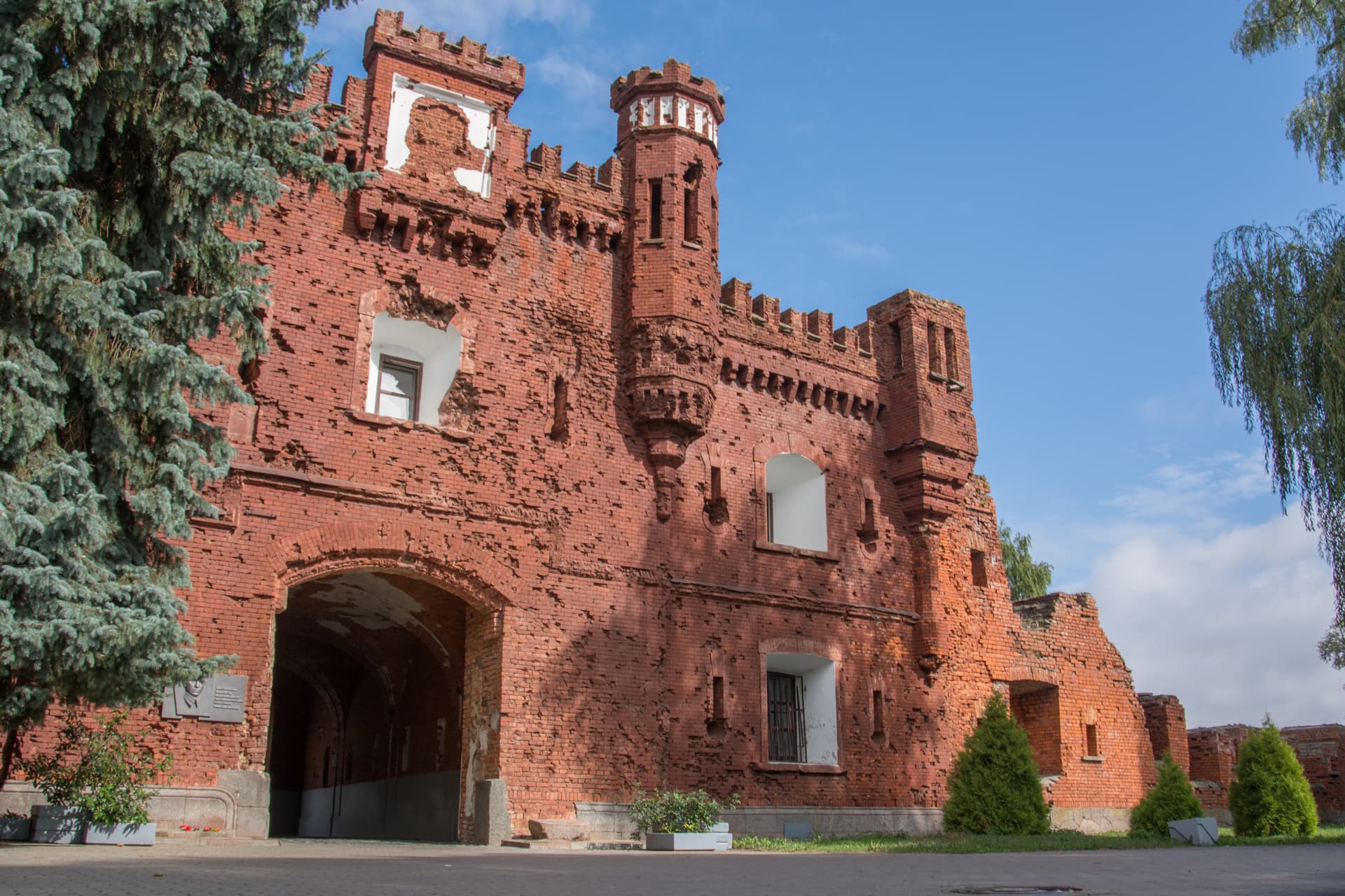 Брестская крепость на месте старого города